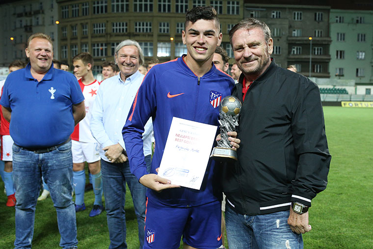 František Vondráček and Alejandro Iturbe, Atlético Madrid keeper, 2019